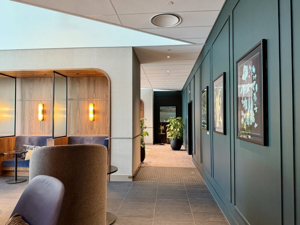 Hallway at the Amex Centurion Lounge AMS.
