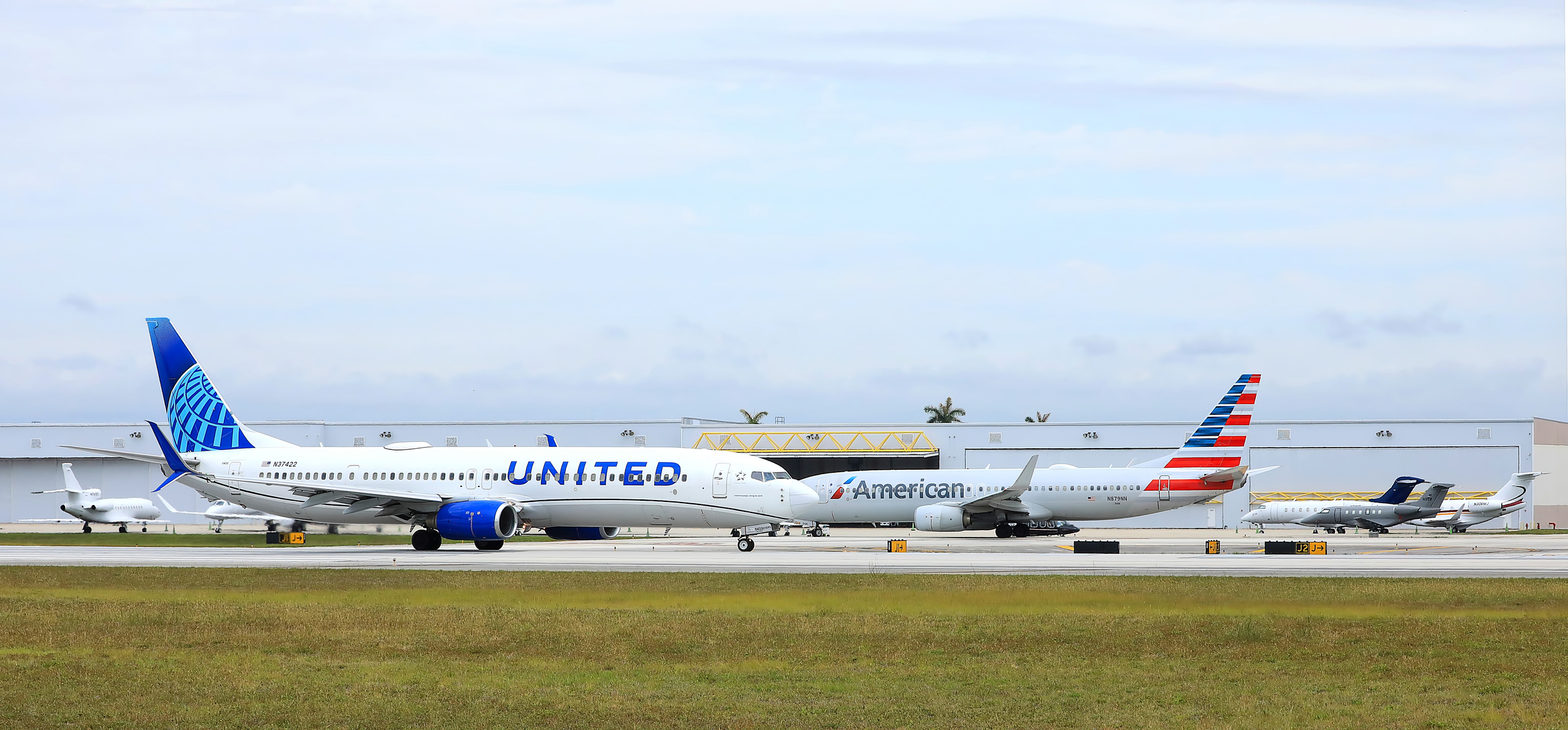 United and American Are Using Starlink to Try to Win Over Delta Elites